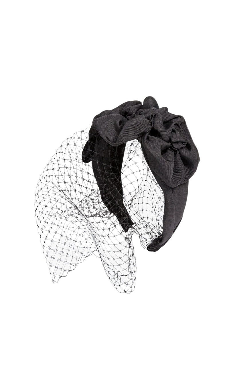 Annisa Triple Rosette With Veil In Black