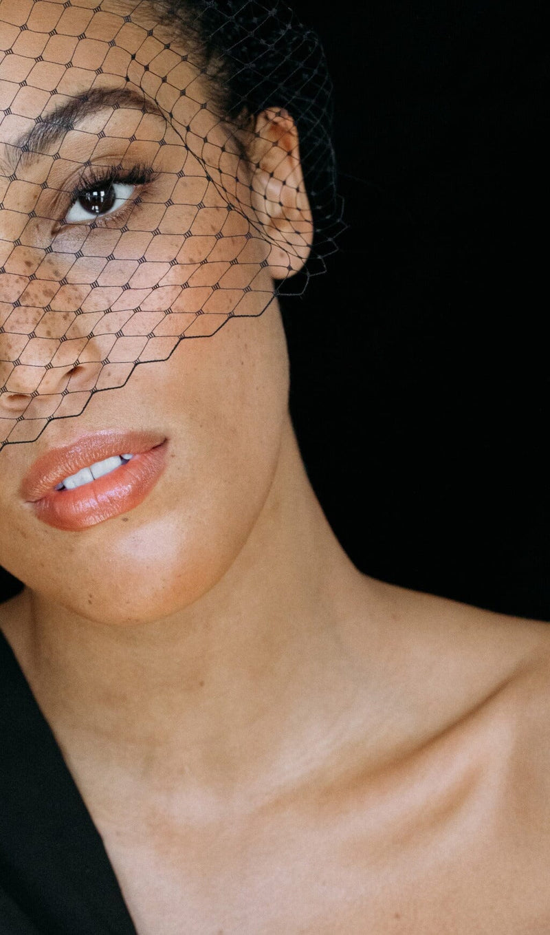 Annisa Triple Rosette With Veil In Black